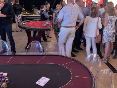 soiree-casino-factice-Location-table-casino-poker-black-jack-roulette-anniversaire-entreprise-tours.